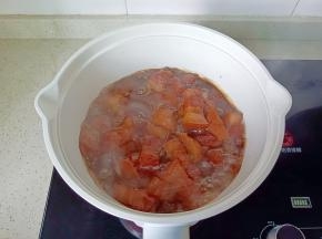 炖到芋艿软烂，加盐调味，开大火收汁。