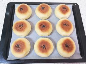 豆沙馅喜饼出炉。