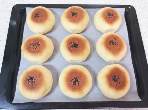 豆沙馅喜饼出炉。