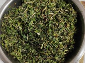 用手抓拌均匀腌制10分钟左右！