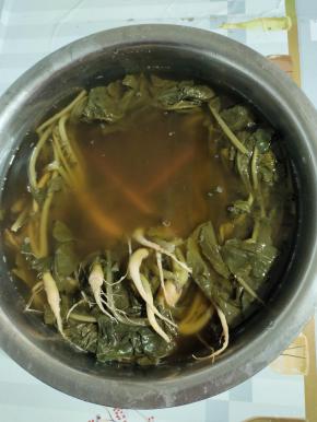 一周左右萝卜缨酸菜就发酵好了！可以吃了！