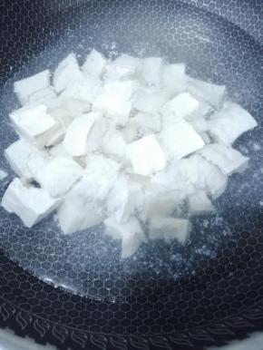 然后放入开水锅中