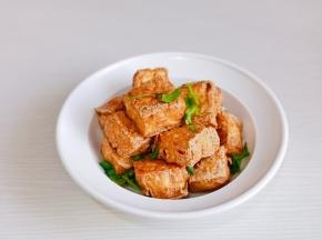 装入碗中，撒葱花香菜。