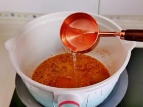 加入一碗水烧开。