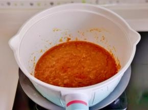 淋上水淀粉再次烧开关火。