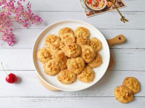 燕麦脆饼干出炉。 