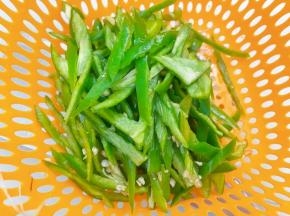 青椒去籽切丝