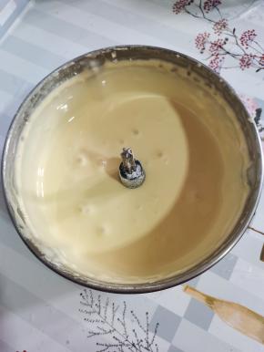 启动绞肉机，打发成奶油状！