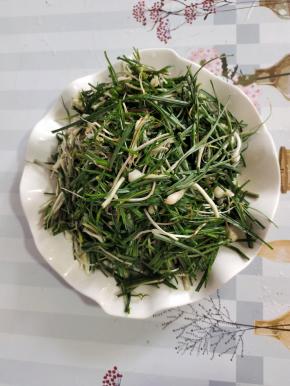 野葱清洗干净，切成段备用！