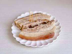 捞出用牙签翟孔，便于入味。
