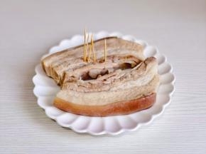 捞出用牙签翟孔，便于入味。