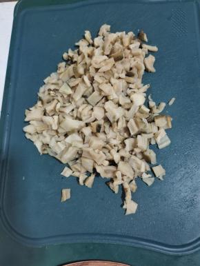 先切成条，在切成小块儿！