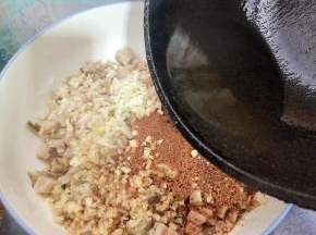 淋上热油！