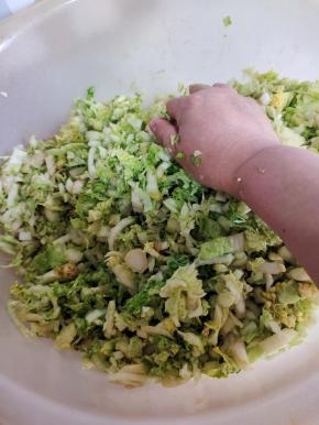 使劲儿揉搓均匀！