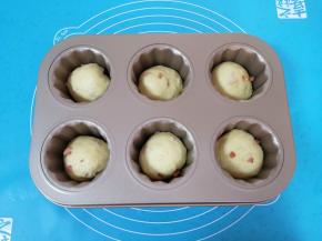 放入可露丽模具里面。