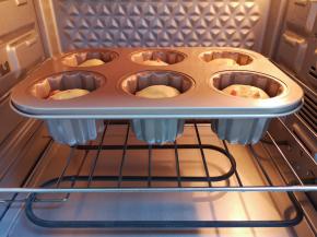 烤箱调至“发酵”功能，送入烤箱二次发酵40分钟。 