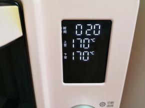 上下管170度烤20分钟，面包上色满意后及时加盖锡纸。 