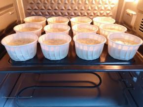 送入预热好的烤箱。 