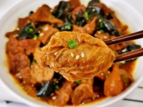 油面筋口感真的无敌了，吸收了牛肉的汤汁，太香了。