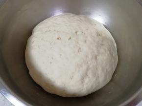 一个小时左右，面团发酵好了。