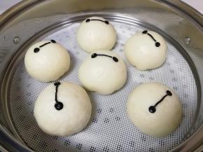 萌萌的大白紫薯包出锅了。