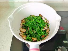 翻炒均匀即可出锅！