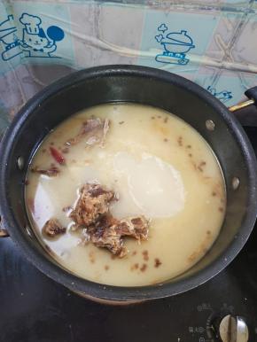 炖至腊排离骨就可以了！