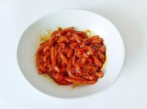 筷子搅拌均匀腌制十分钟。