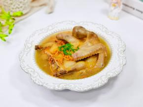 盛出撒葱丝即可食用。