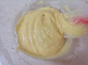 翻拌成细腻的顺滑状。