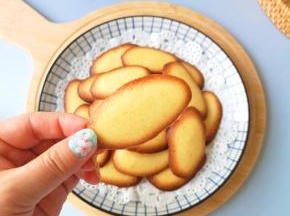 饼干的形状像不像猫舌头呢！