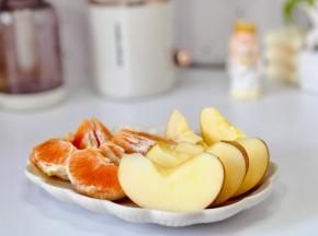 水果去皮切好。