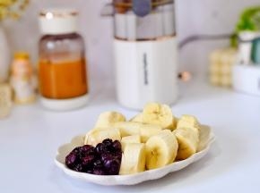 这款是香蕉，雪梨，蓝莓。