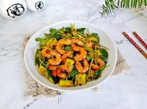 虾仁Q弹鲜美，黄瓜脆爽开胃！