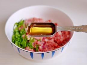 加入一勺料酒。