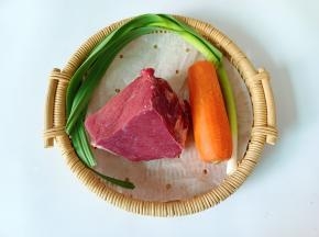 准备好需要的食材。