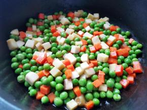 加入豌豆胡萝卜，