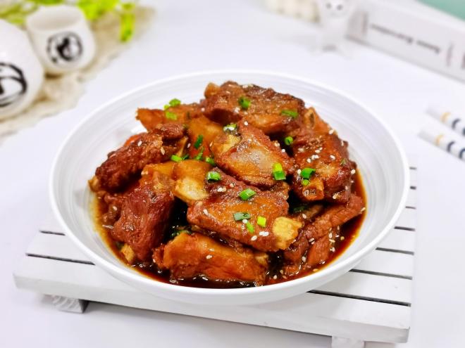 土豆焖排骨
