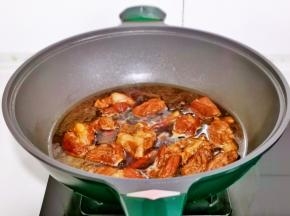 排骨炖烂，时间可以自己掌握，我都大概炖了35分钟。