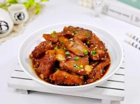 盛出装盘撒葱花即可食用。