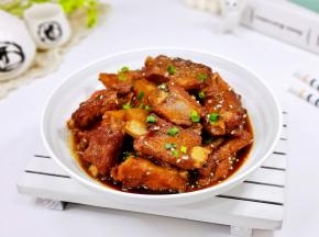 无敌好吃的排骨土豆胡萝卜。