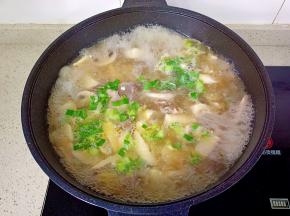 撒葱花即可出锅！