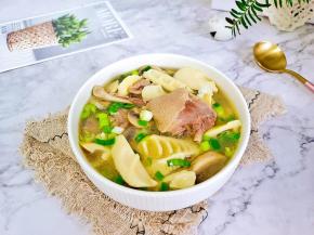 春笋鲜嫩脆爽，鸭肉软烂入味！