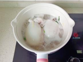 开大火焯水两分钟捞出。