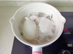 开大火焯水两分钟捞出。