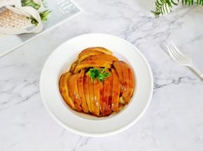 酱香浓郁的墨鱼实现舌尖上的自由。