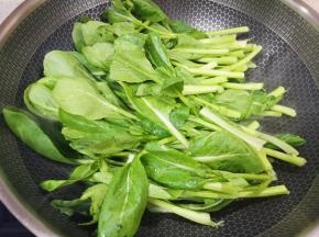 下入芥兰。 