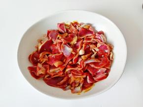 拌均匀腌制十分钟。