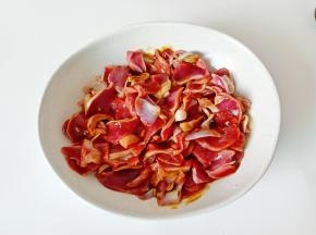 拌均匀腌制十分钟。