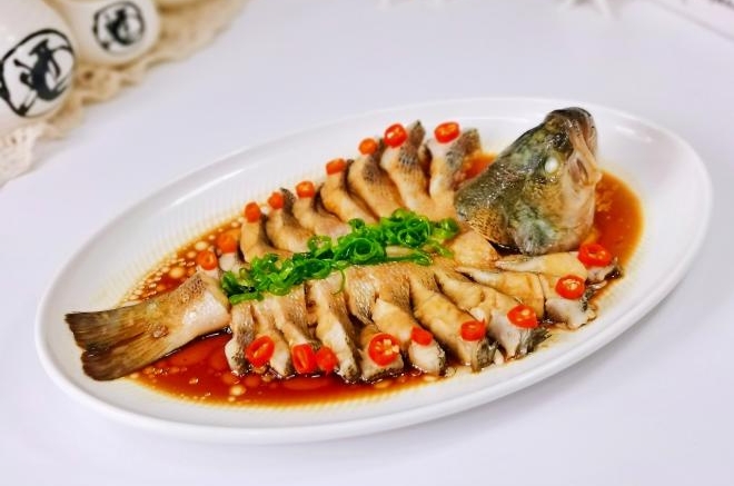 开边蒸鲈鱼